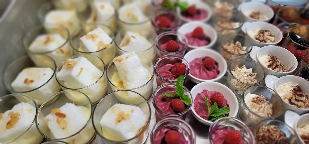 Buffet de Desserts Aux Fruits Et Mousse